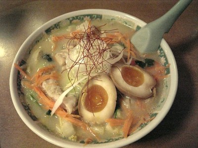 塩ホルモンラーメン